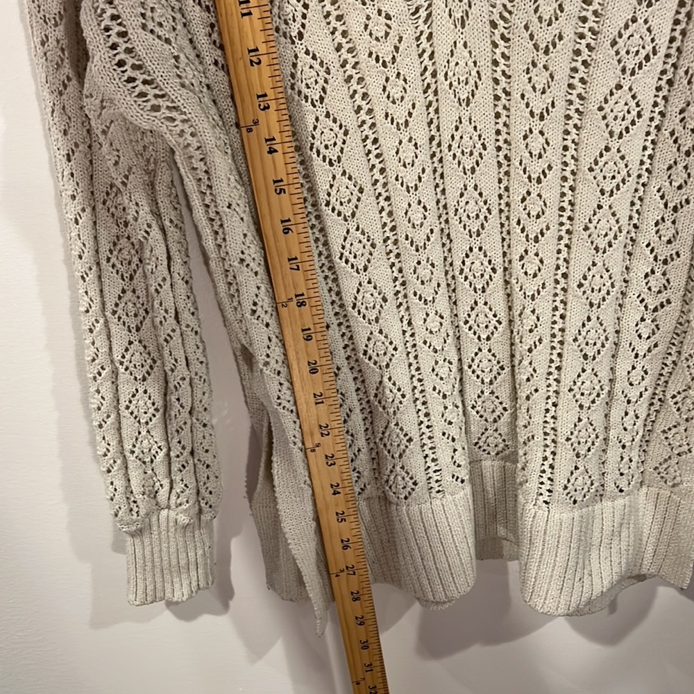 Zara Polo sweater with V-neck lapel collar and long sleeves. Side vents at hem - Picture 8 of 9